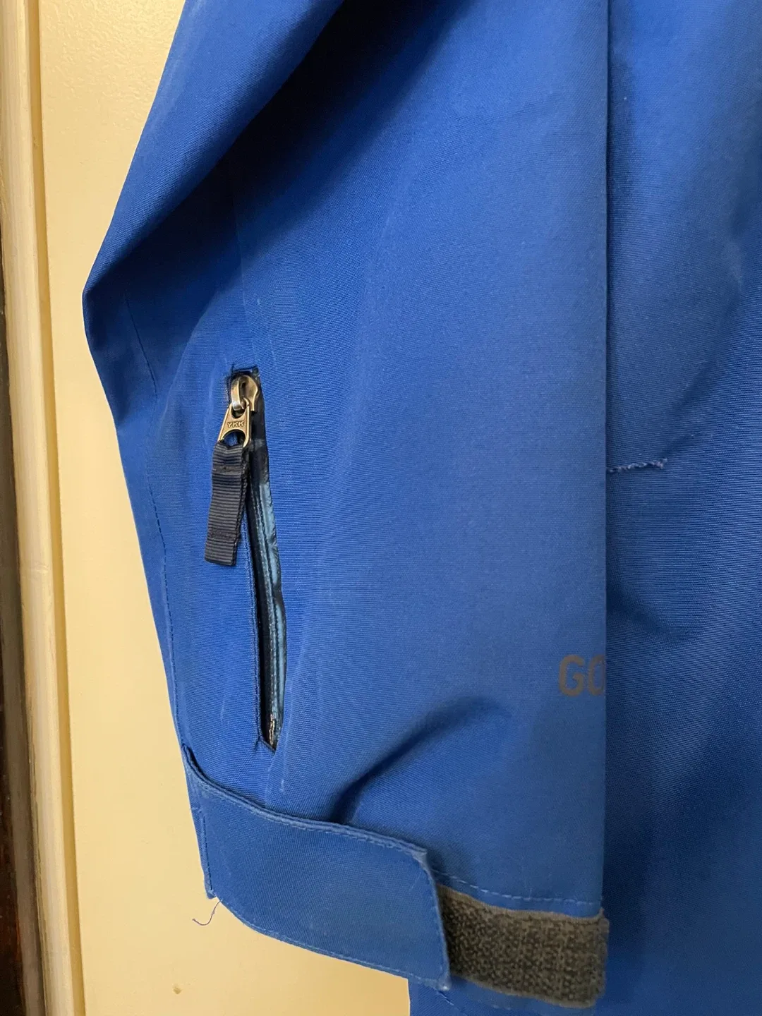 The North Face Boys' Blue Jacket  Goretex - Size M (10/12) image indicator(6)