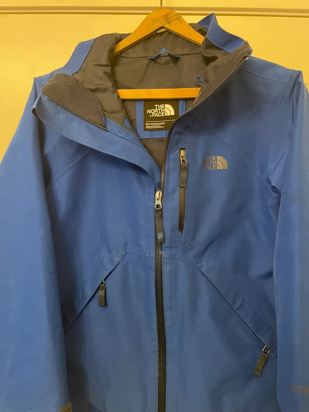 The North Face Boys' Blue Jacket  Goretex - Size M (10/12) image indicator(8)