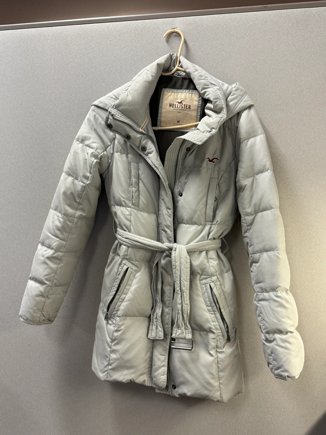 Hollister Grey Puffer Coat - Size M