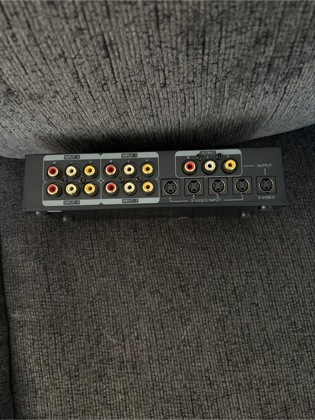 RadioShack 4-Way Audio Video Selector 15-1975 image indicator(2)