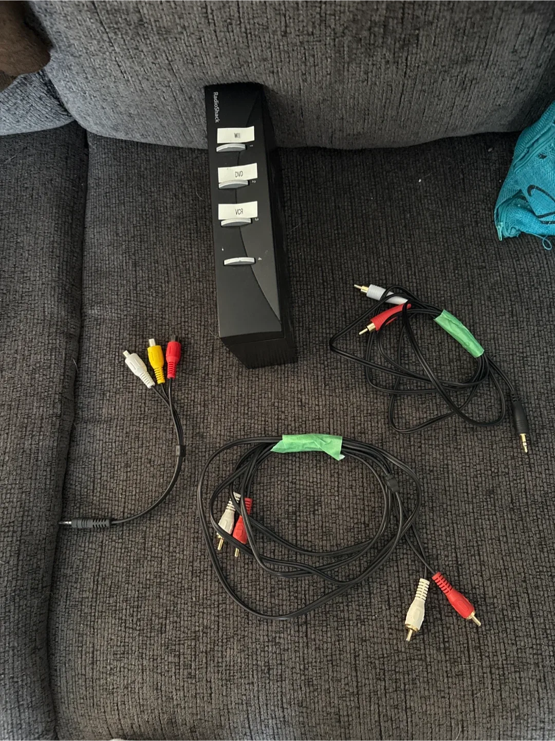 RadioShack 4-Way Audio Video Selector 15-1975 image indicator(4)