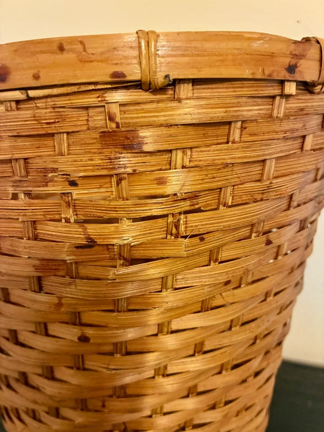 Wicker Woven Waste Basket with Handles image indicator(8)