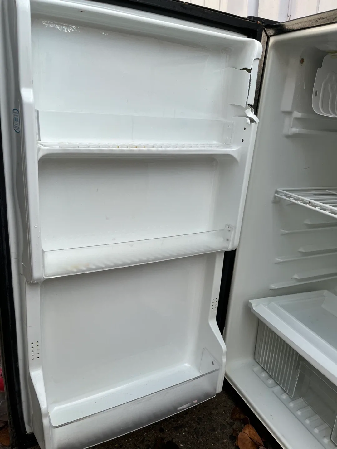 Sanyo Compact Refrigerator - Silver image indicator(2)