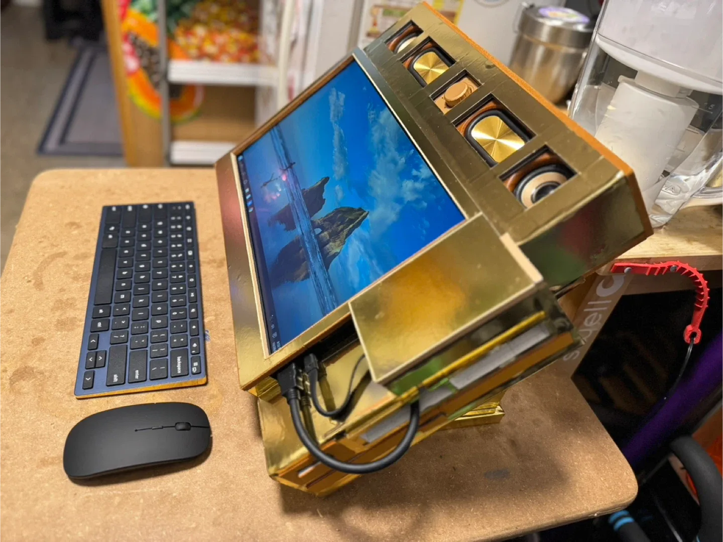 Custom Gold Desktop PC with Keyboard & Mouse image indicator(3)