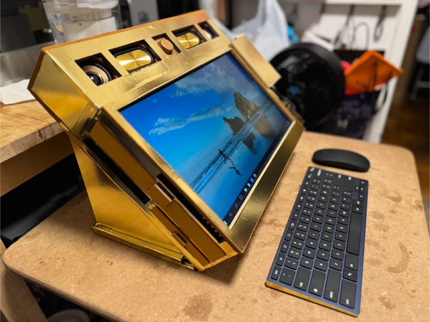 Custom Gold Desktop PC with Keyboard & Mouse image indicator(9)