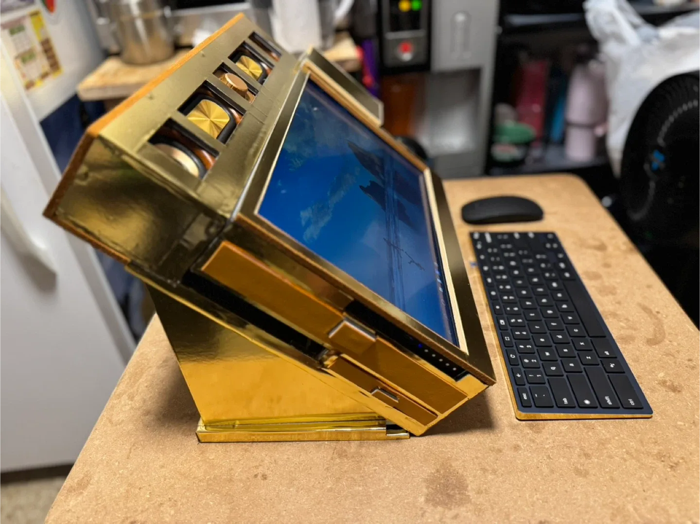 Custom Gold Desktop PC with Keyboard & Mouse image indicator(10)