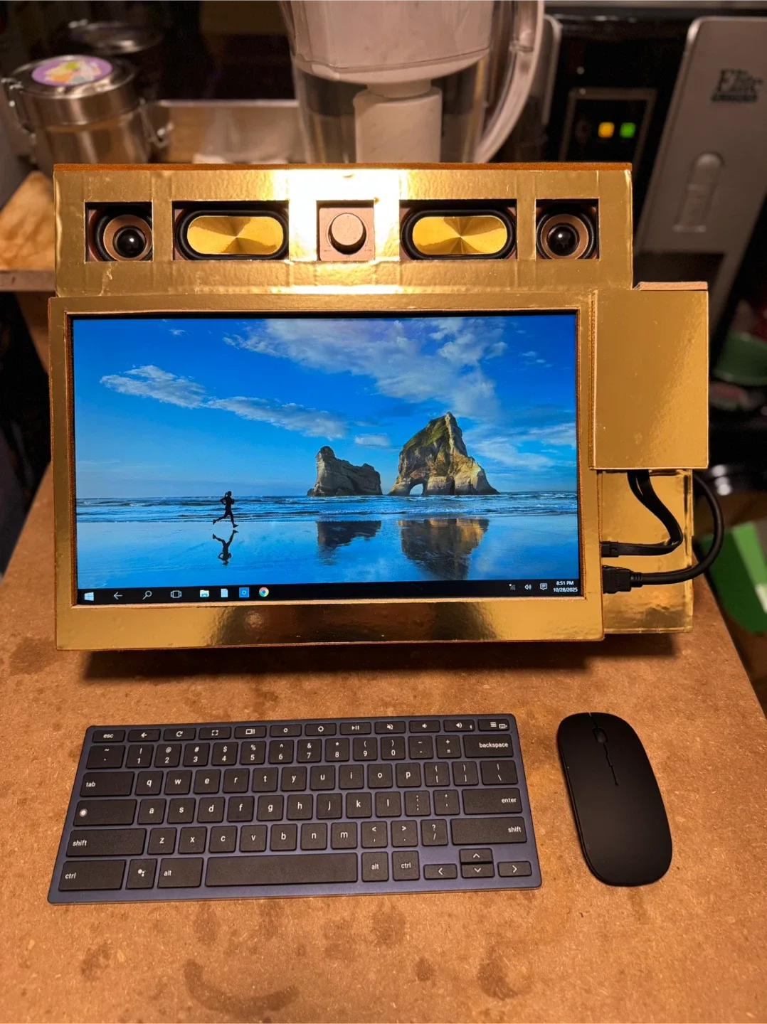 Custom Gold Desktop PC with Keyboard & Mouse image indicator(8)