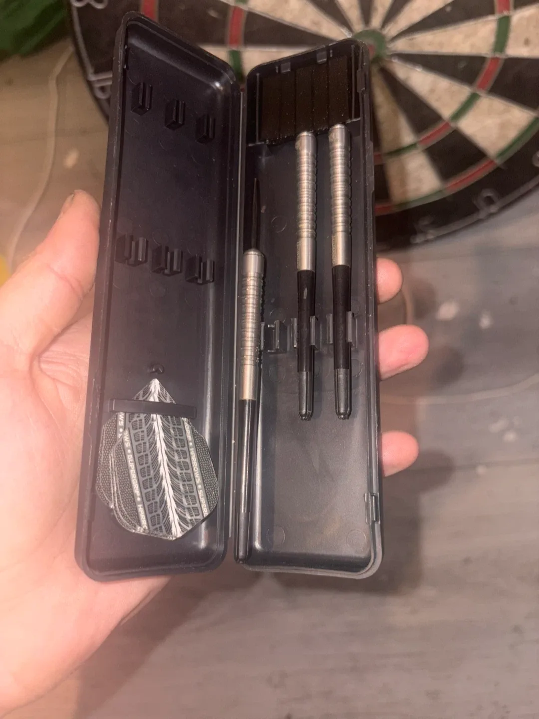 EastPoint Stonebridge Dartboard with Darts image indicator(2)