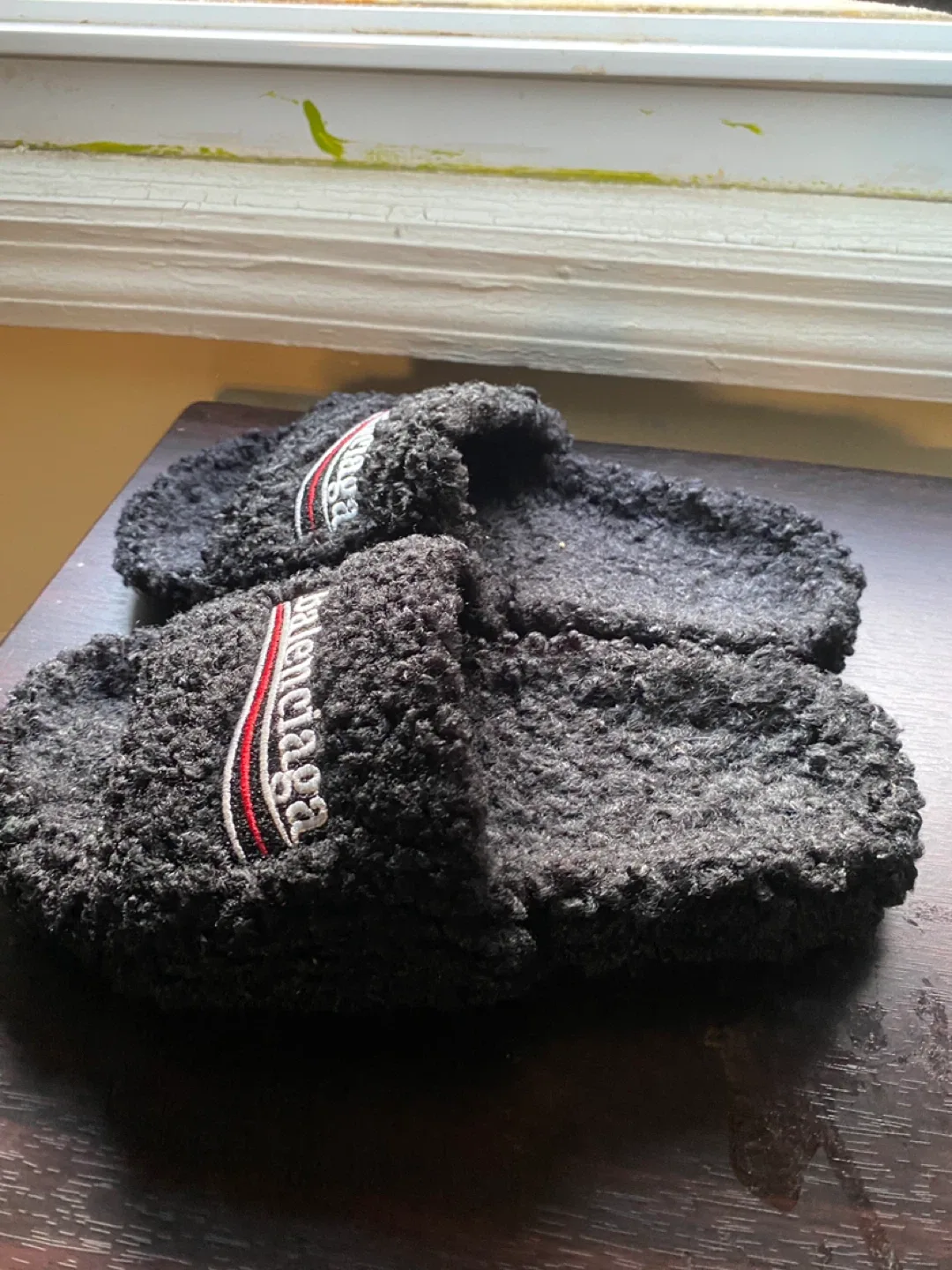 Balenciaga Furry Slides image indicator(4)