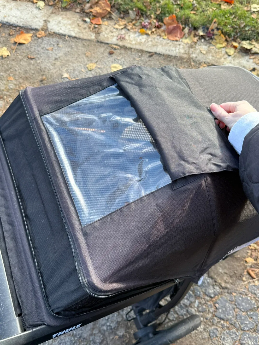 Thule Glide 2 Black Jogging Stroller image indicator(2)