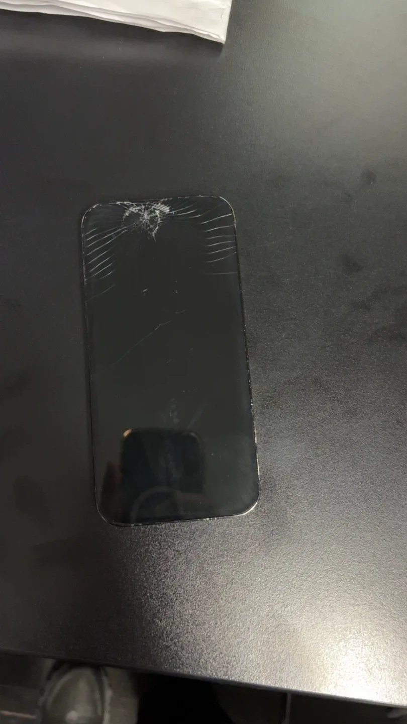 Cracked iPhone - As Is image indicator(2)