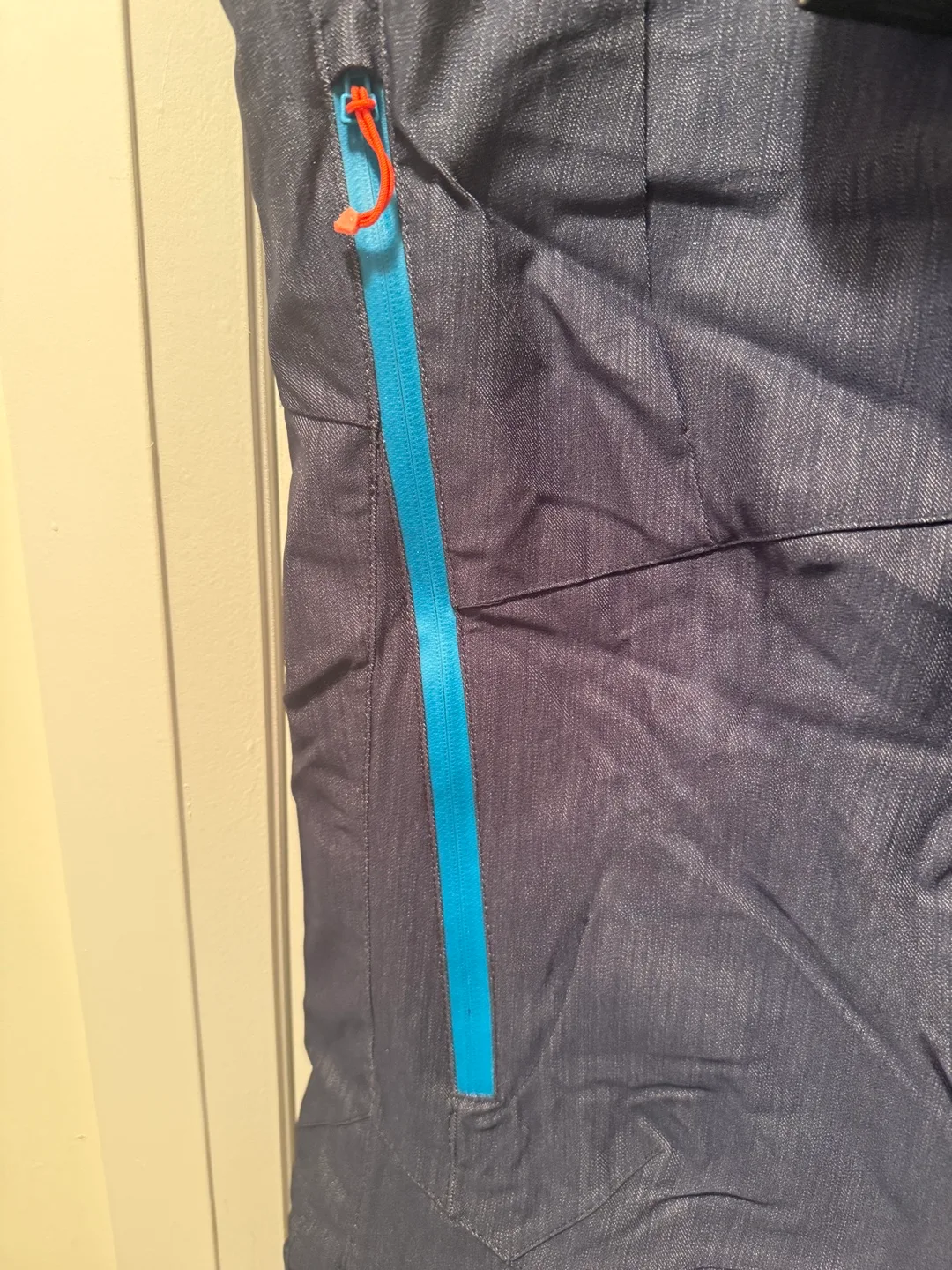 Berg denim Snow Pants - Size L - New with Tags! image indicator(4)