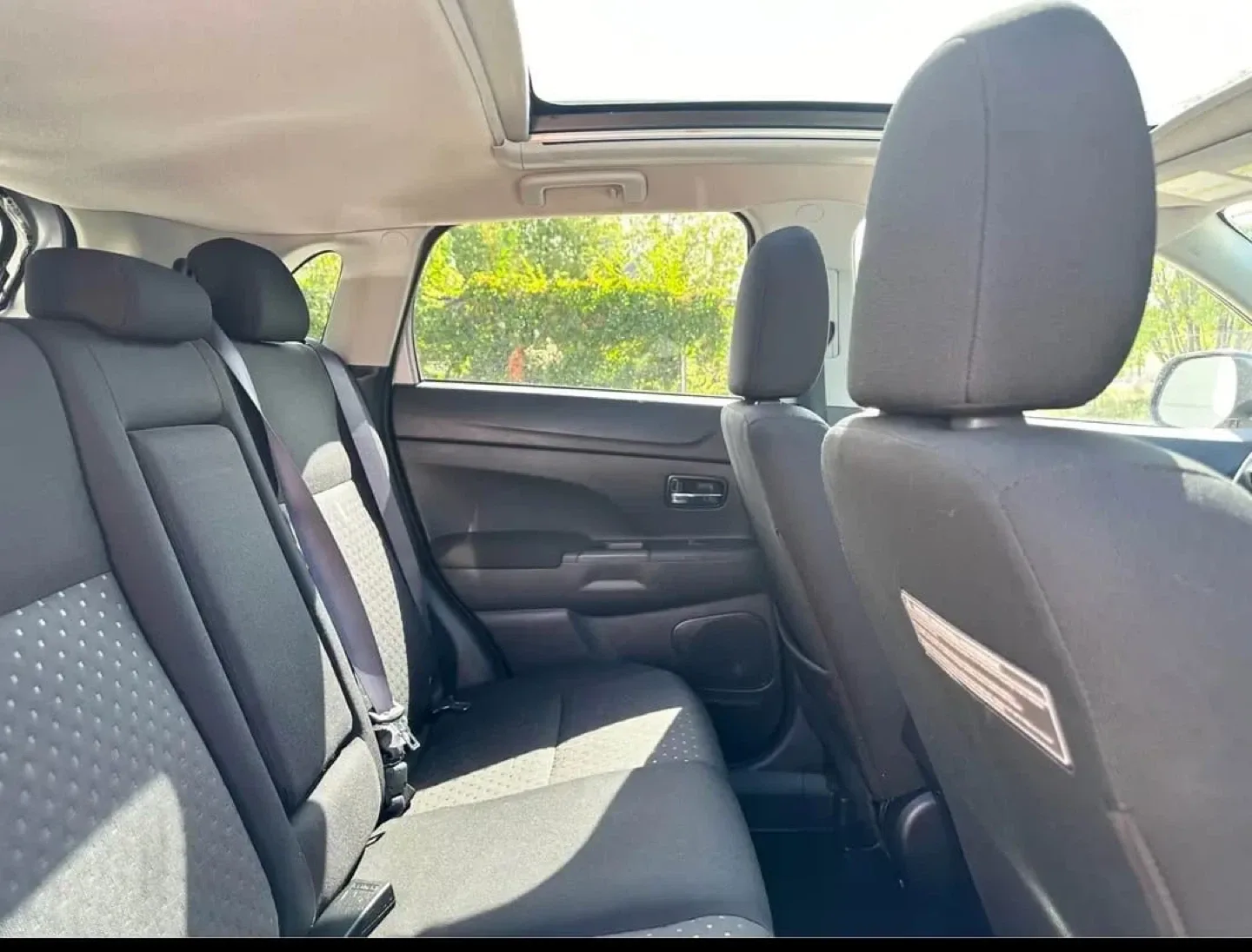 Silver Mitsubishi RVR SUV image indicator(4)