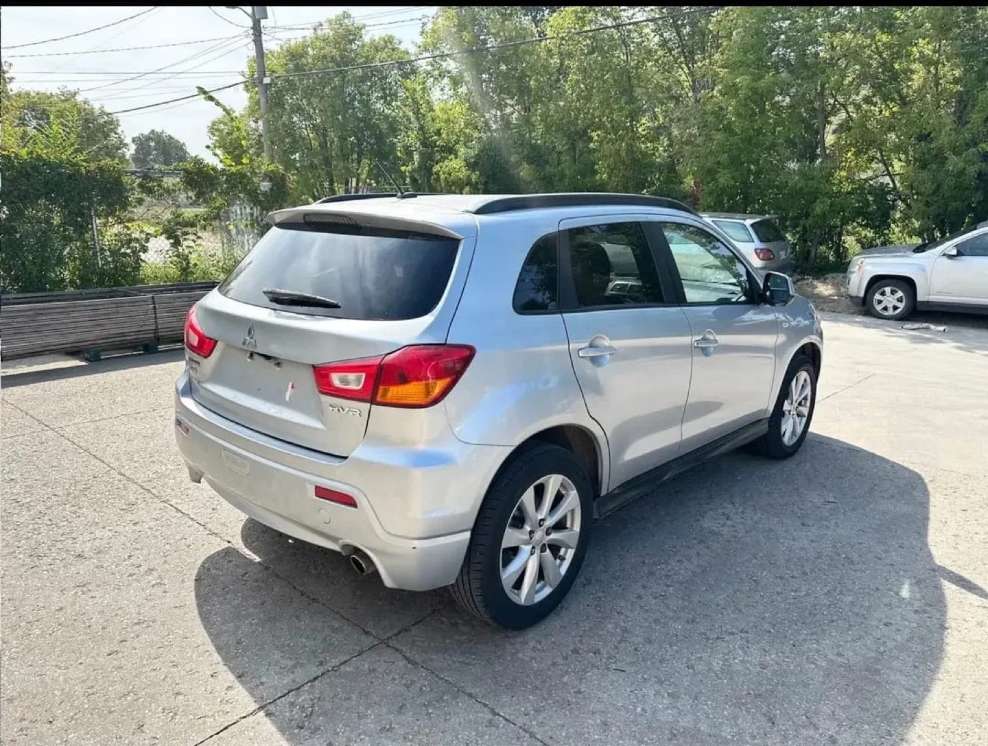 Silver Mitsubishi RVR SUV image indicator(2)