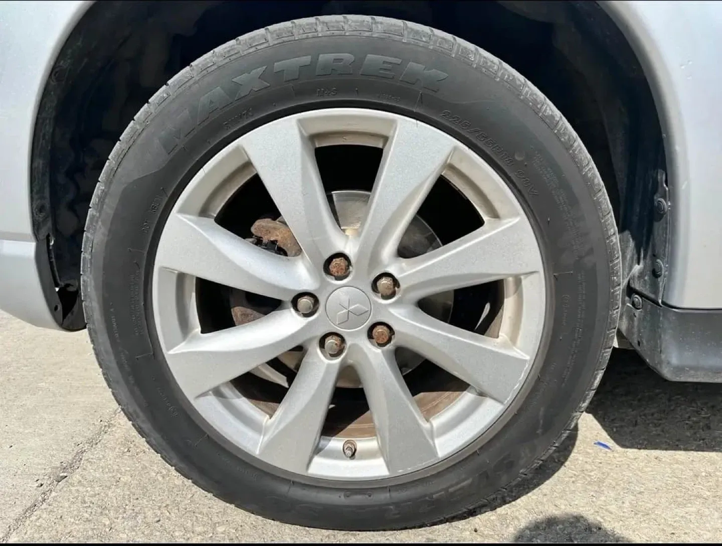 Silver Mitsubishi RVR SUV image indicator(8)