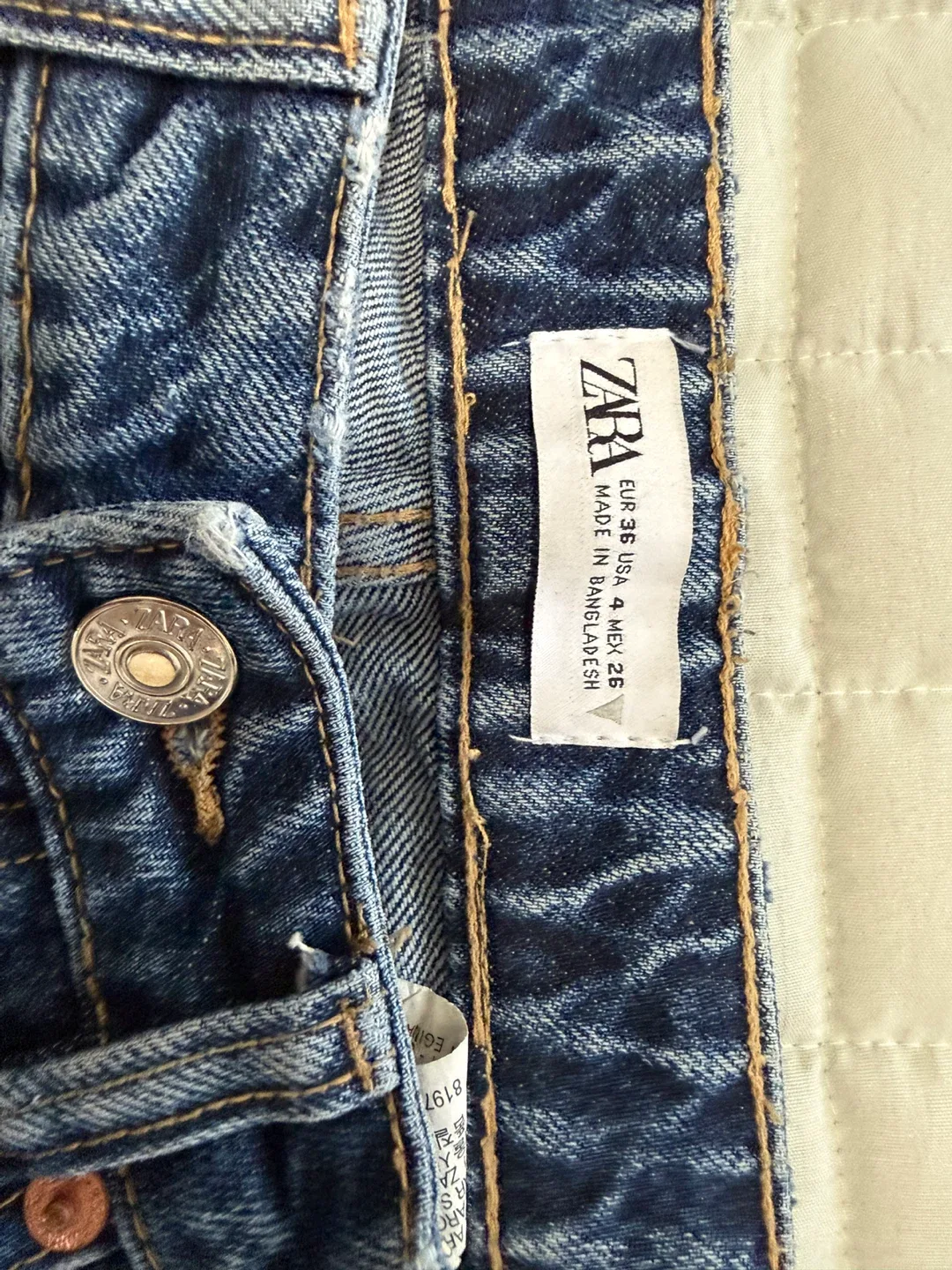 Zara Mom Fit Jeans - Size 4