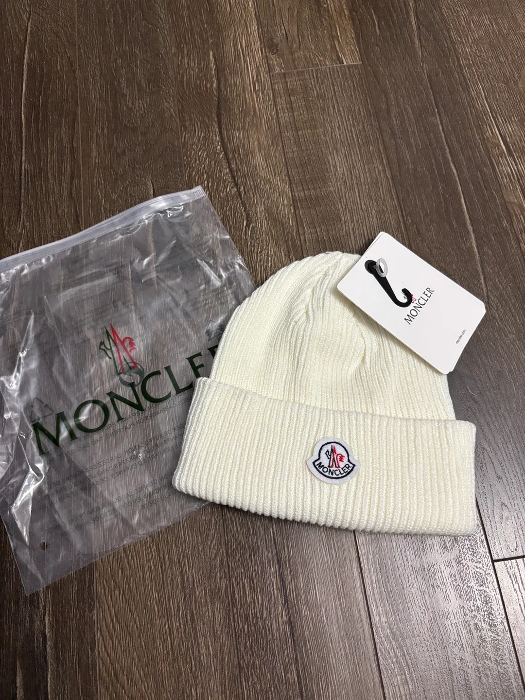Moncler Beanie image indicator(2)