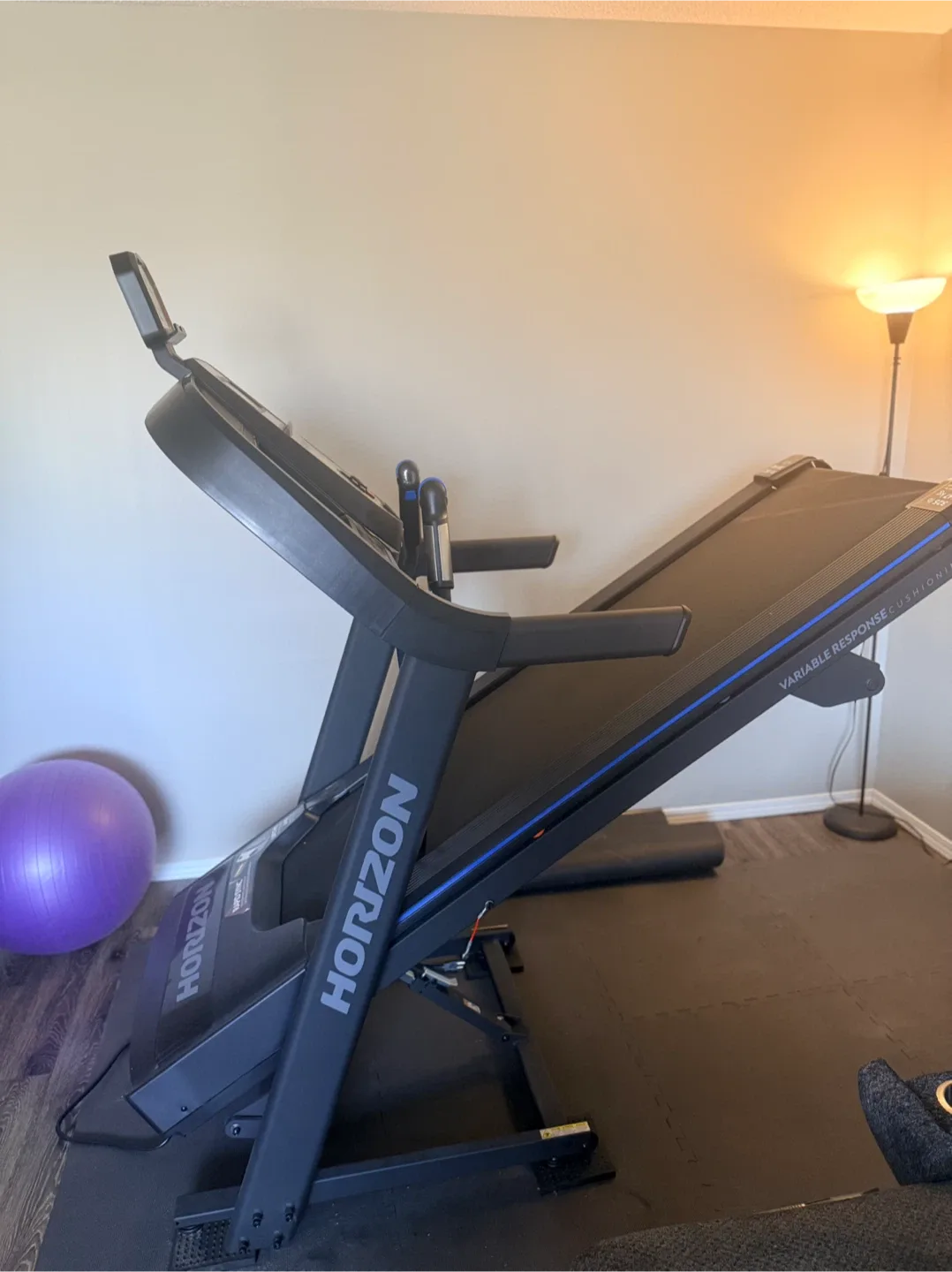 Horizon 7.0 AT Treadmill image indicator(2)