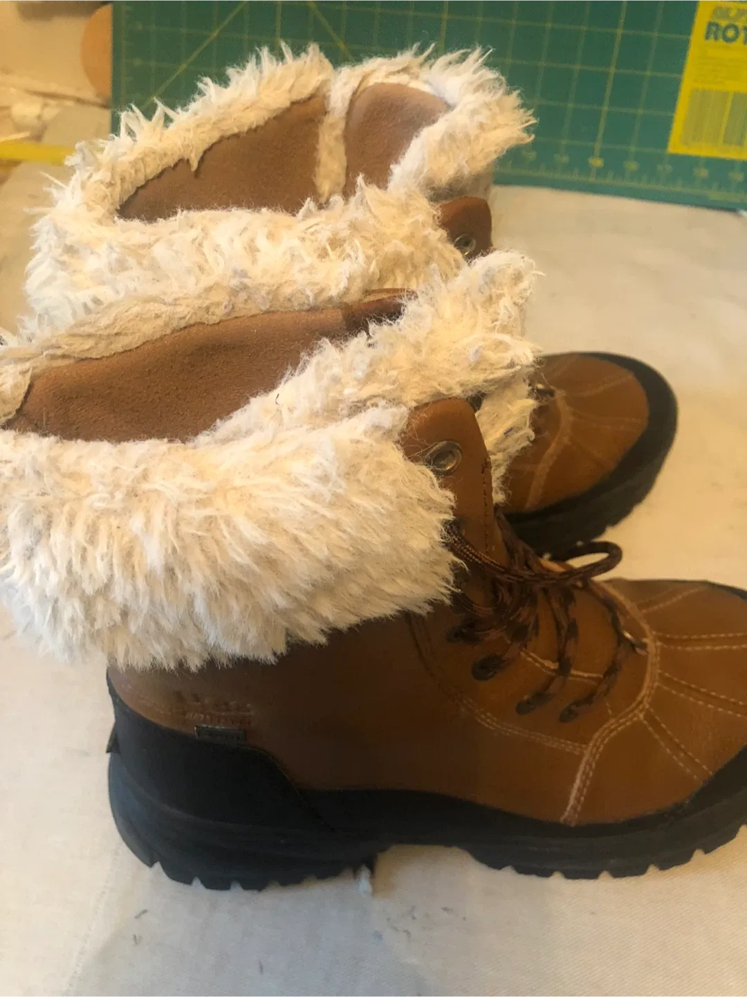 UGG Women's Adirondack Boot III image indicator(6)