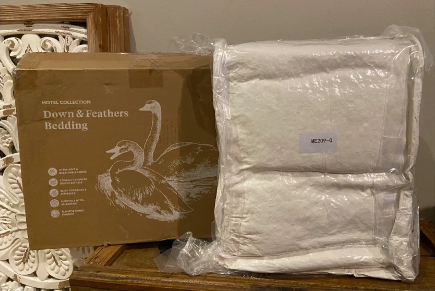 New APSMILE Luxury All Season Down Feather Duvet Comforter Queen image indicator(6)