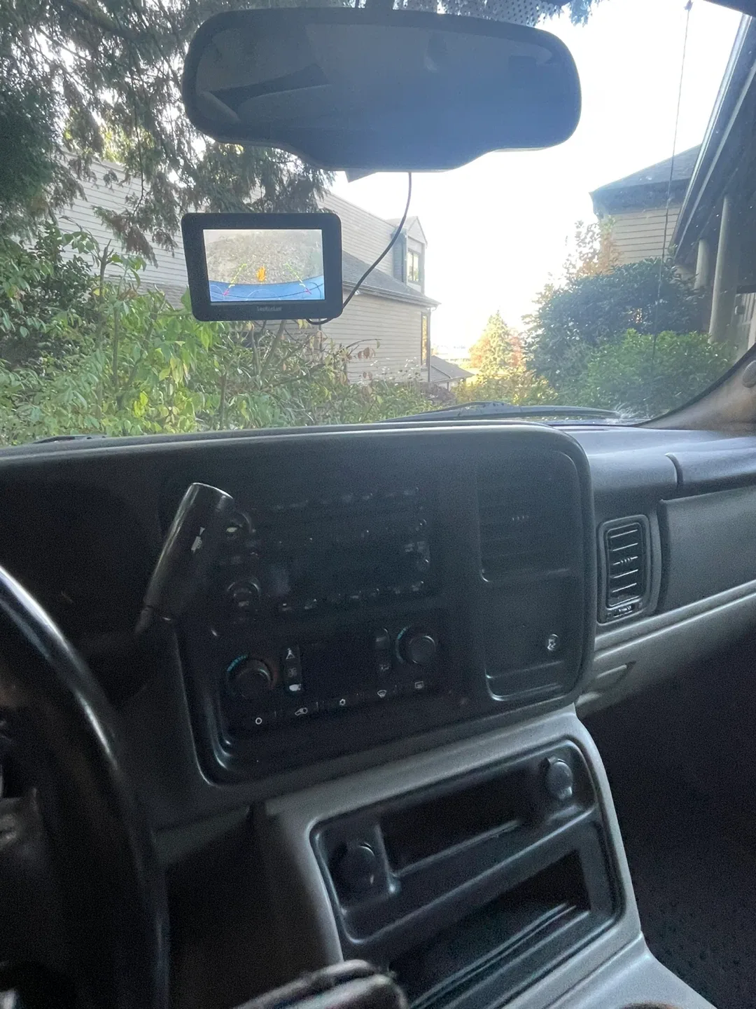 2006 white Tahoe image indicator(4)