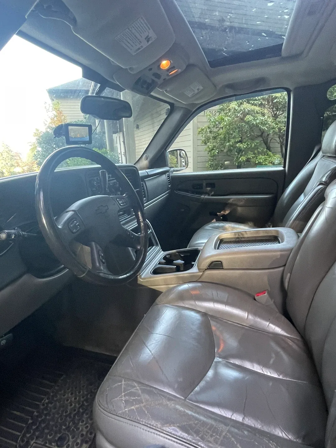 2006 white Tahoe image indicator(3)