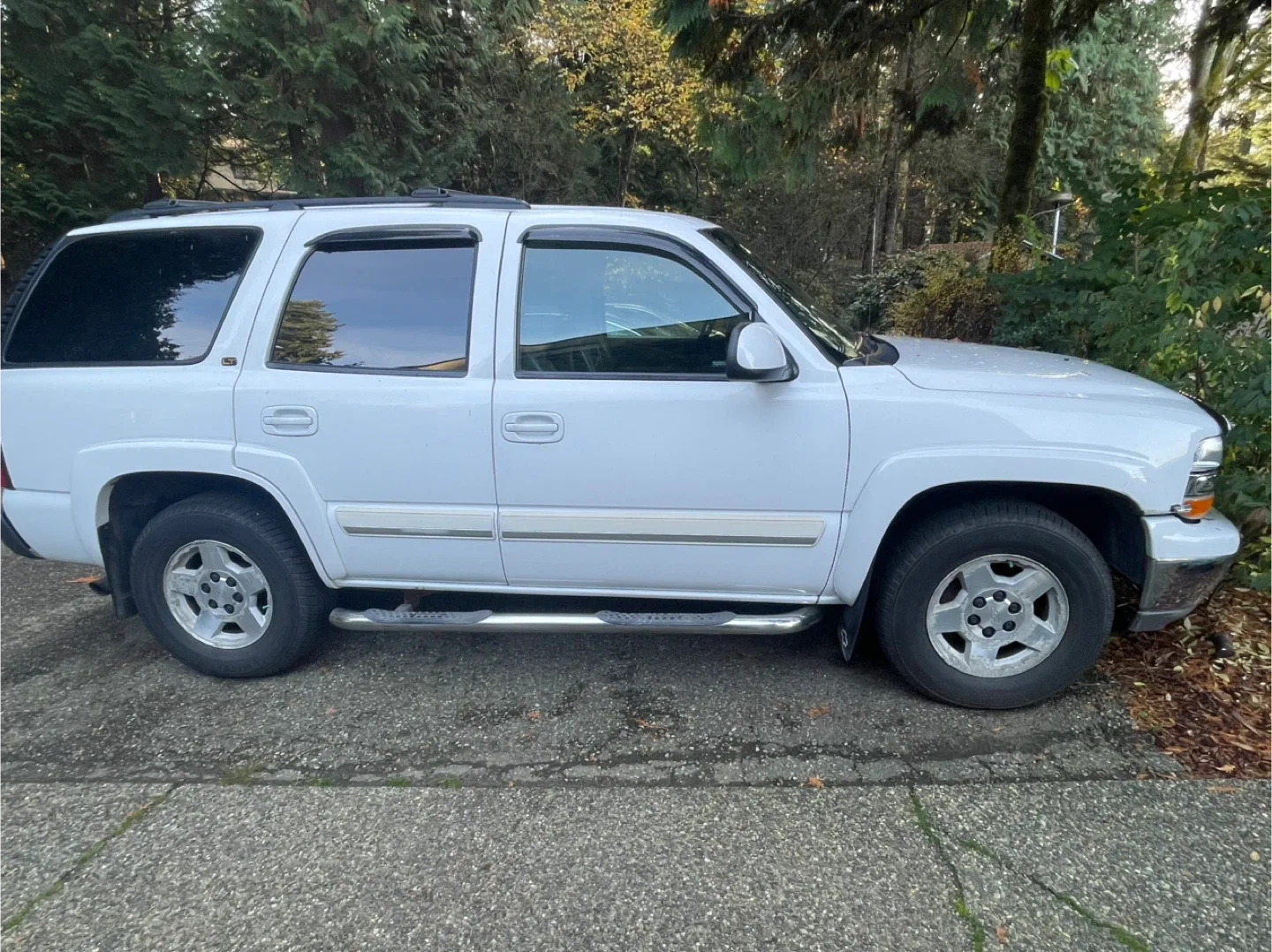 2006 white Tahoe