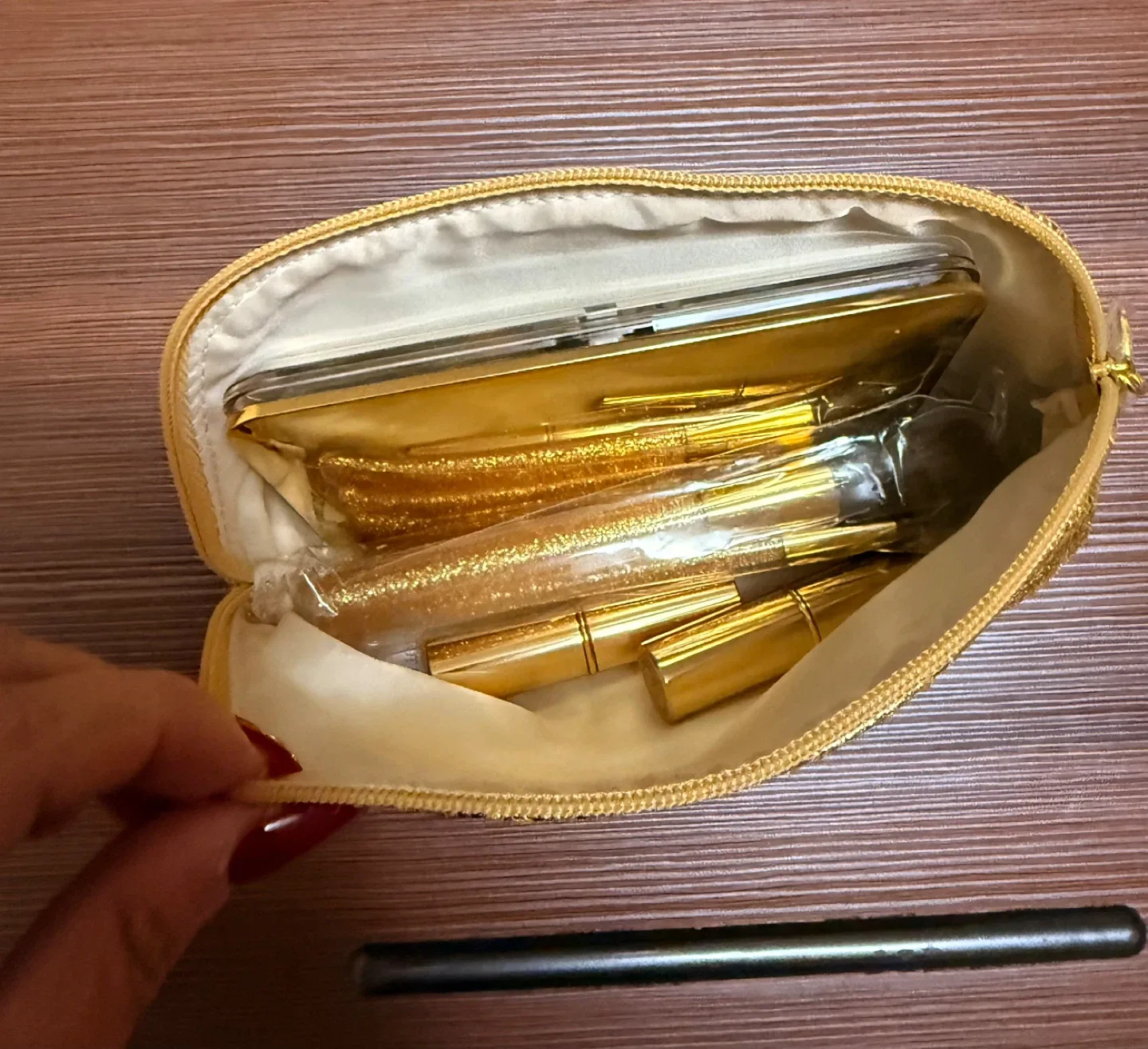 Estee Lauder Makeup Set - Gold image indicator(4)