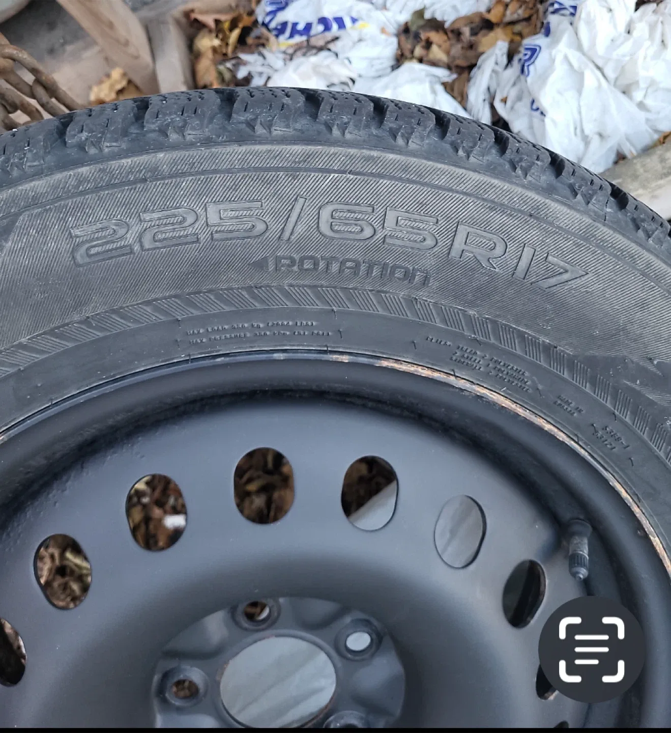225/65R17 Snow Tires image indicator(2)