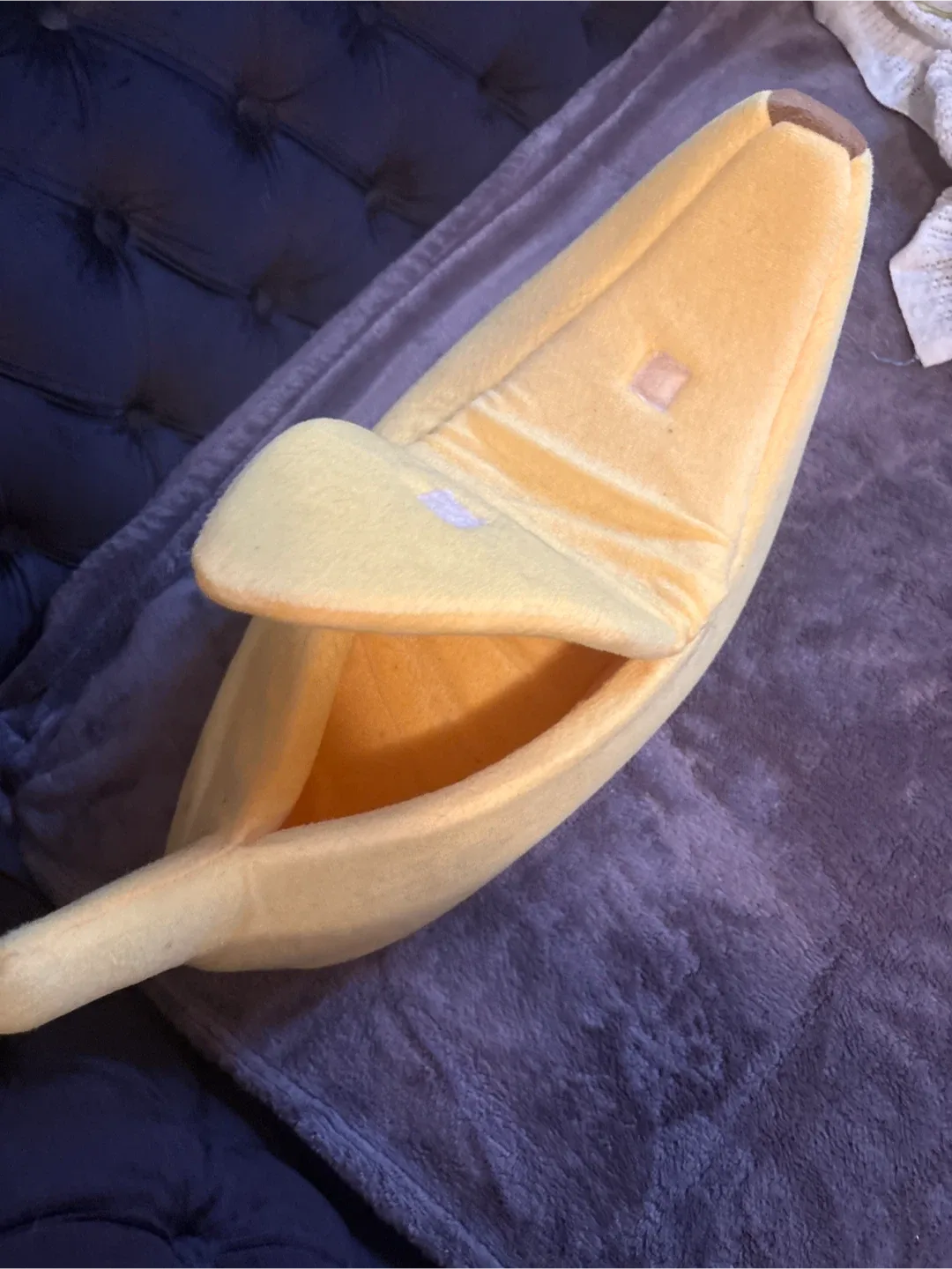 Banana Pet Bed - Cozy & Fun! image indicator(3)