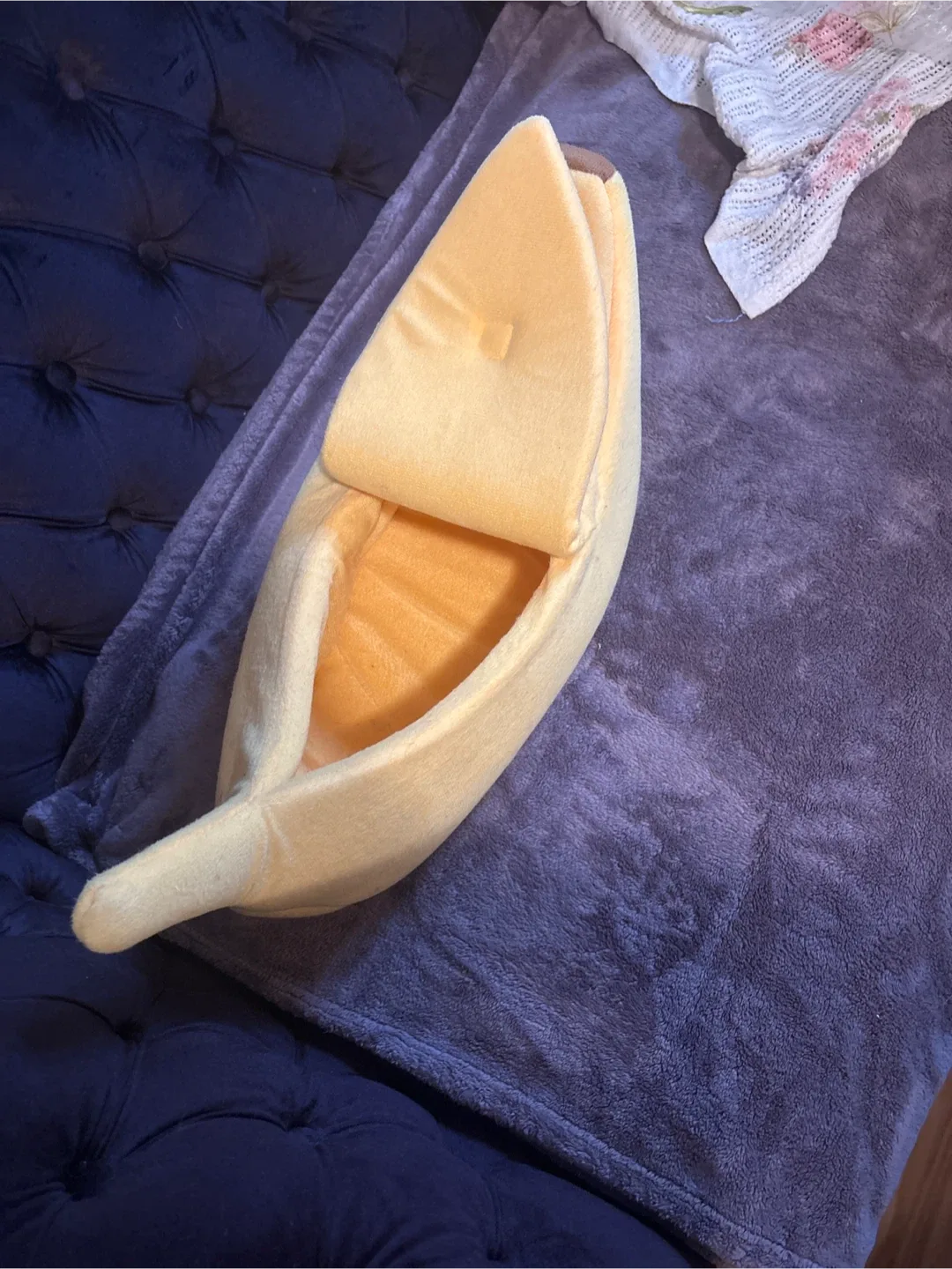 Banana Pet Bed - Cozy & Fun! image indicator(2)