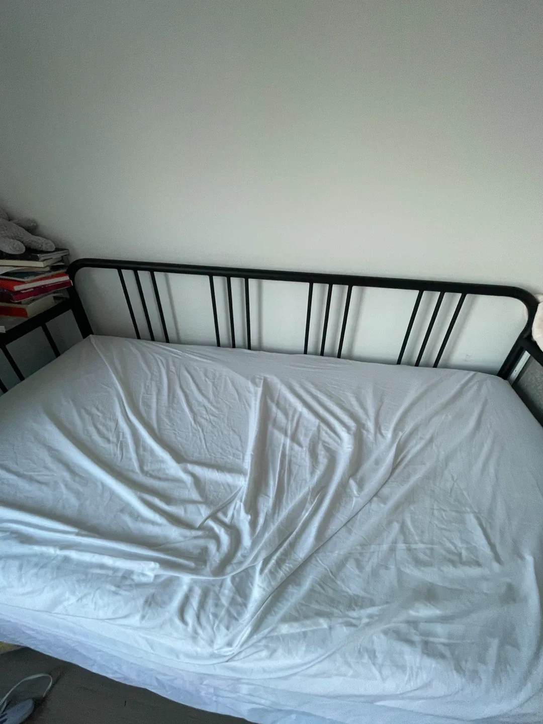 FREE FYRESDAL day bed and 2 zinus mattresses