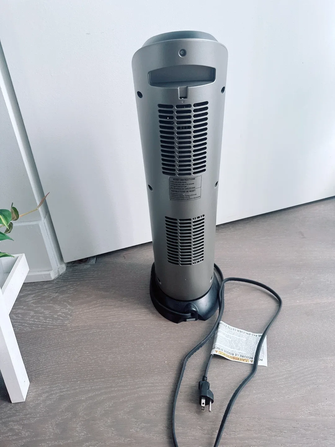 Air King Oscillating Ceramic Tower Heater - Like New! image indicator(5)