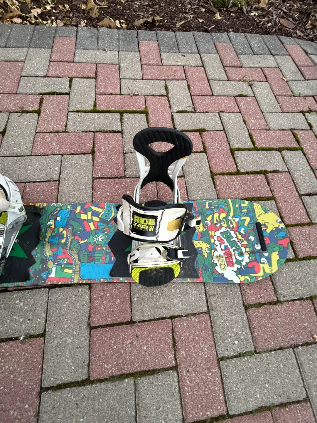 Ride LX-Series Snowboard with Bindings image indicator(3)