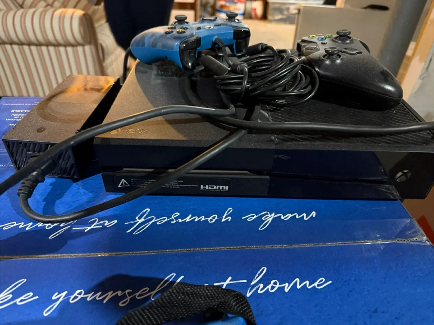 Xbox One with 2 Controllers image indicator(2)