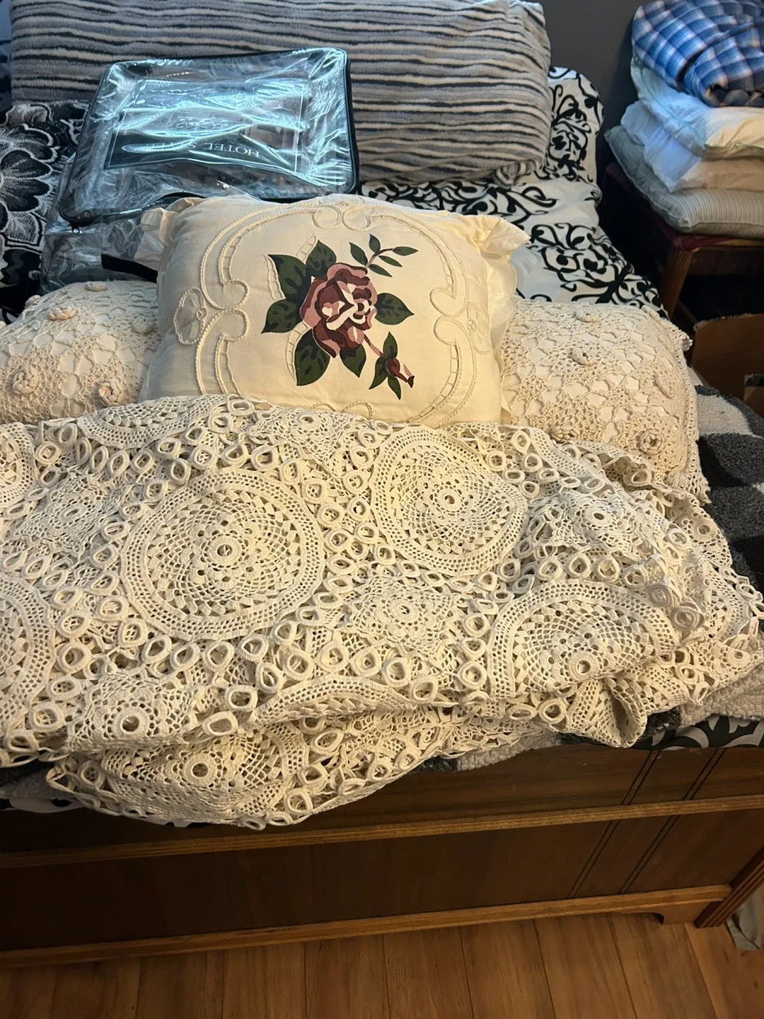Silk Vintage Crochet Bed Cover & Pillows image indicator(4)