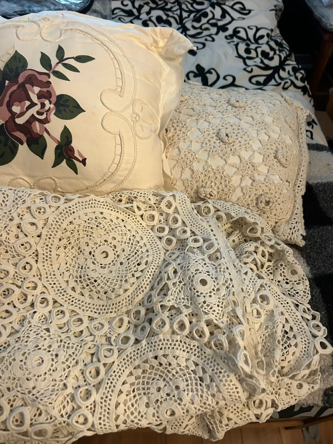Silk Vintage Crochet Bed Cover & Pillows image indicator(3)