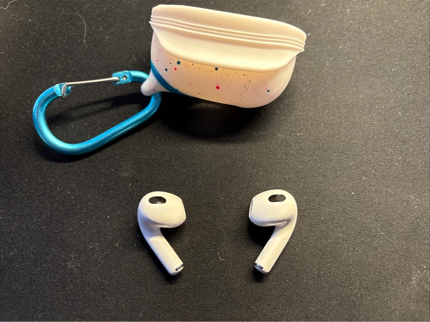 Apple AirPods 3rd Generation with Extra Case image indicator(2)