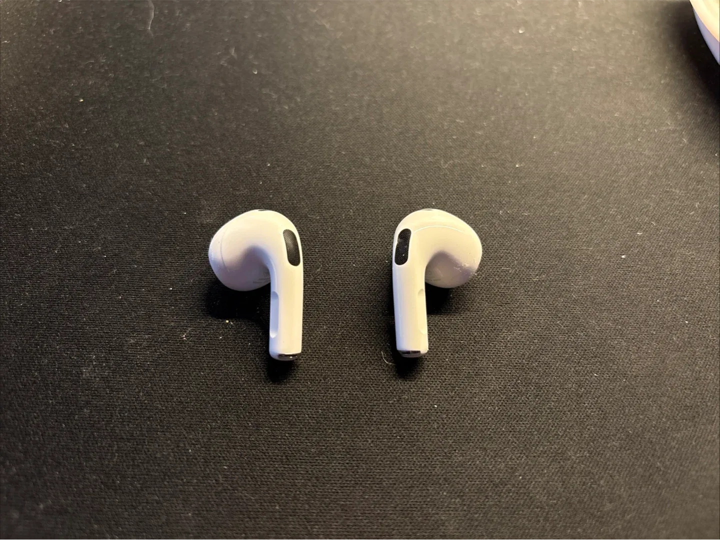 Apple AirPods 3rd Generation with Extra Case image indicator(4)