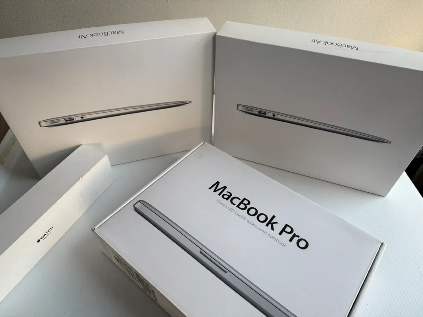 Empty Apple Macbook Air MacBook Pro Apple Watch boxes image indicator(2)