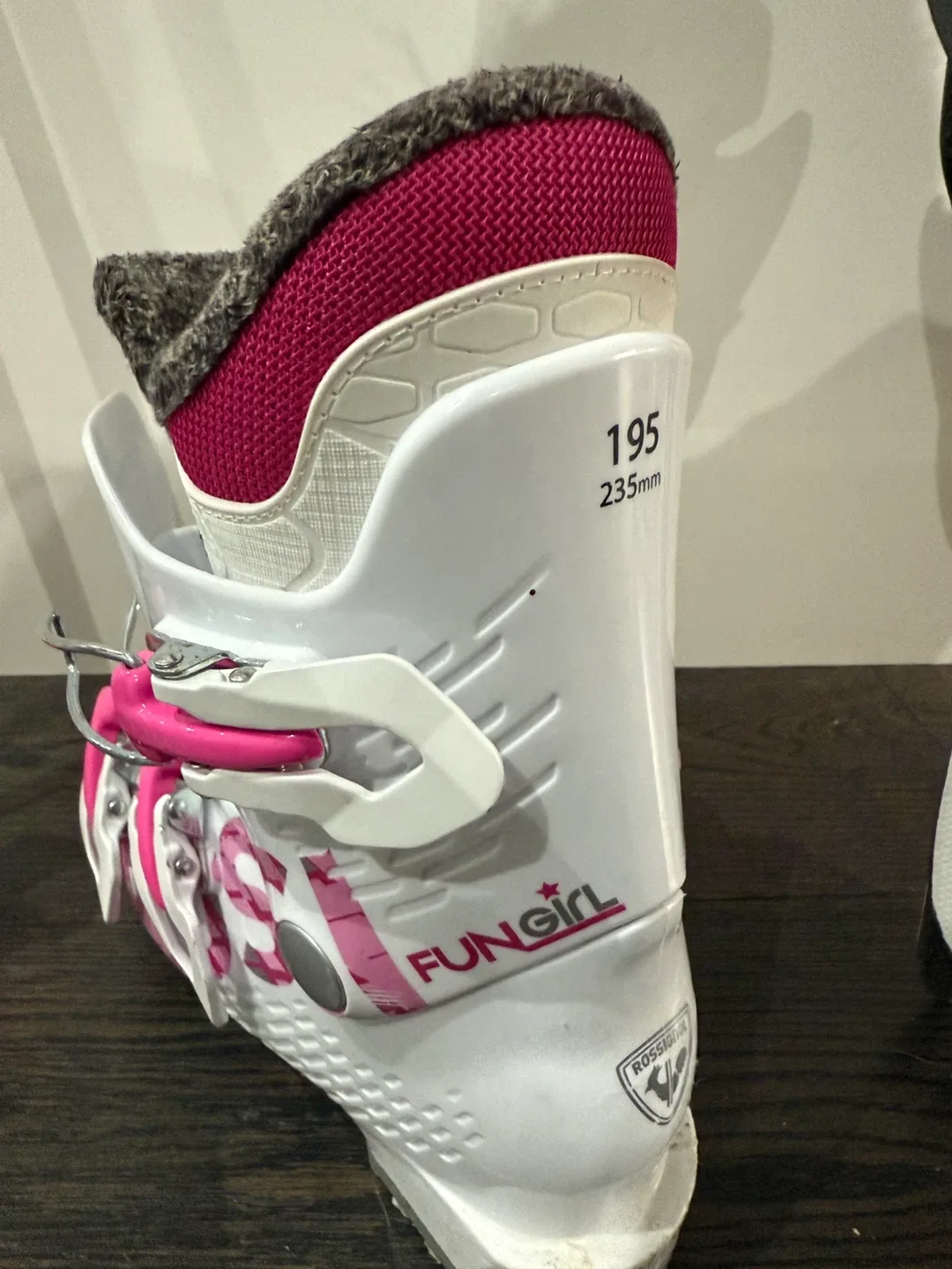 Volki flair JR skis with bindings, boots and ski poles image indicator(3)