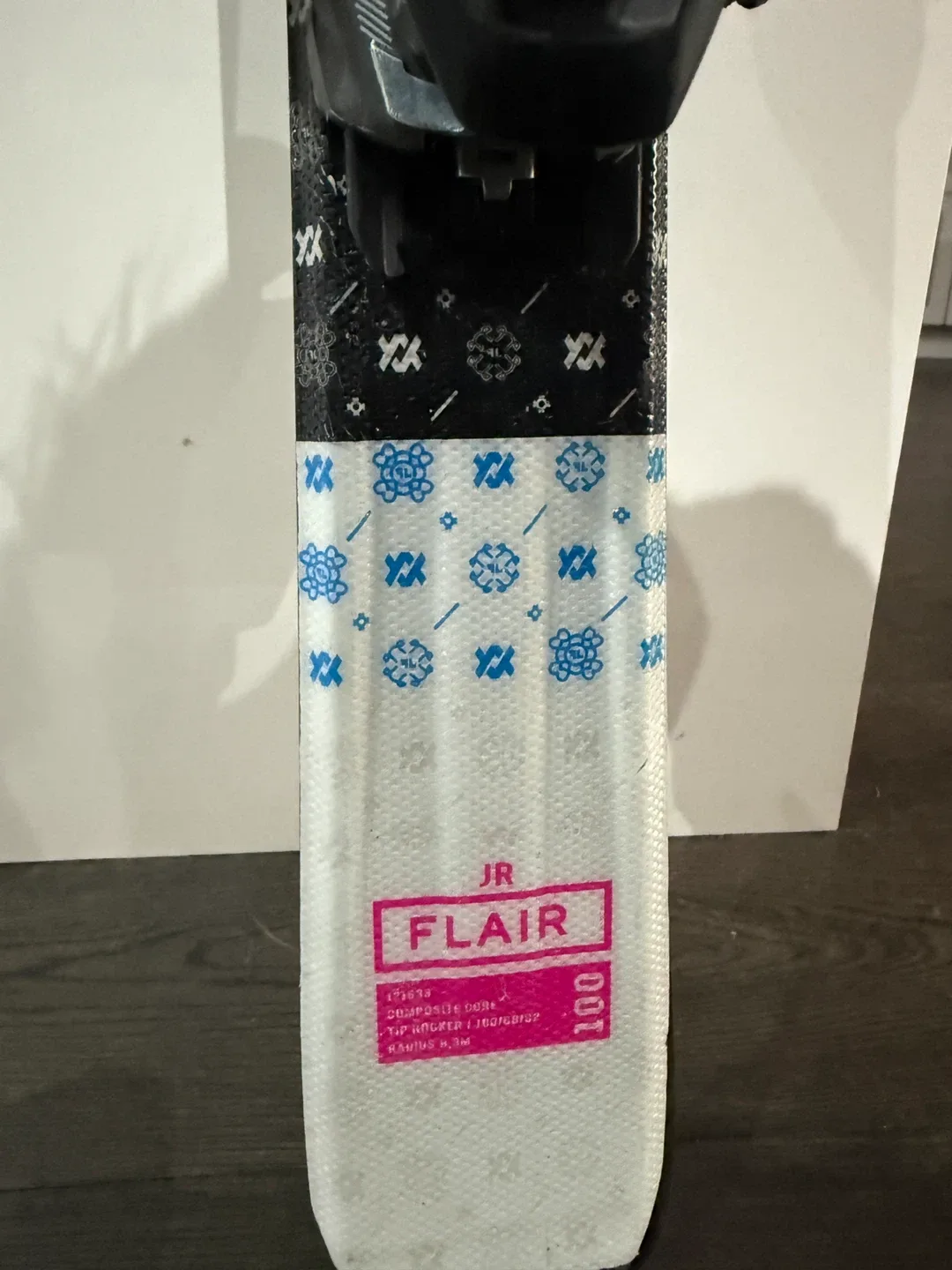 Volki flair JR skis with bindings, boots and ski poles image indicator(2)