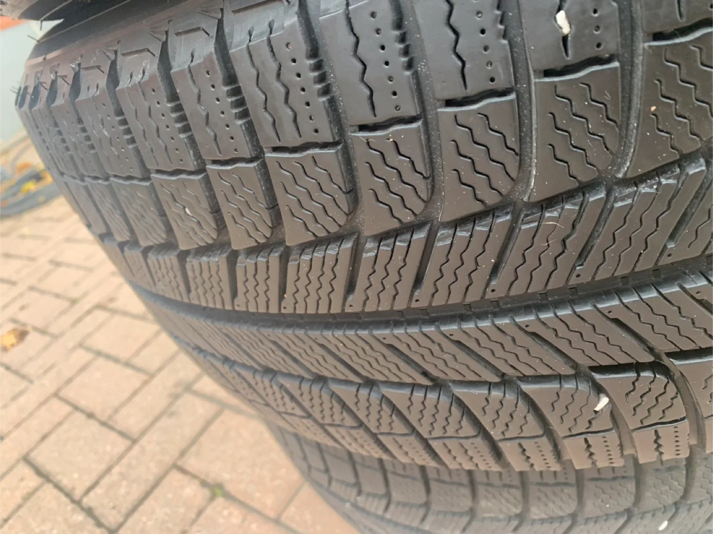 Michelin x ice 235/50r18 winter tires image indicator(2)