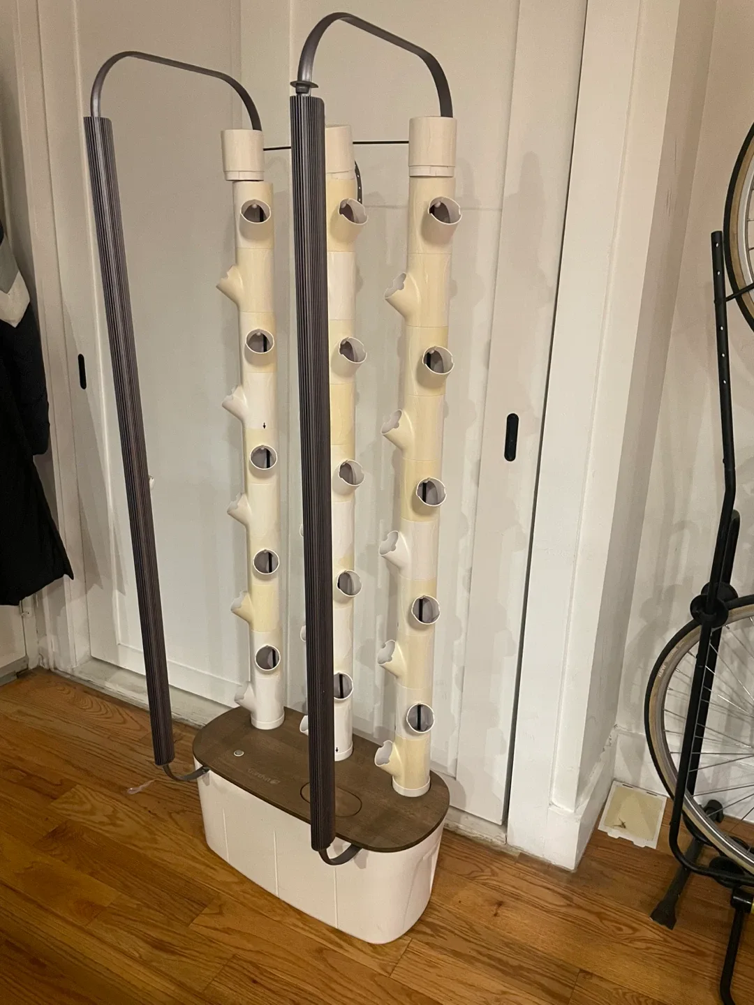 Gardyn 4 - Hydroponic Tower Garden image indicator(3)