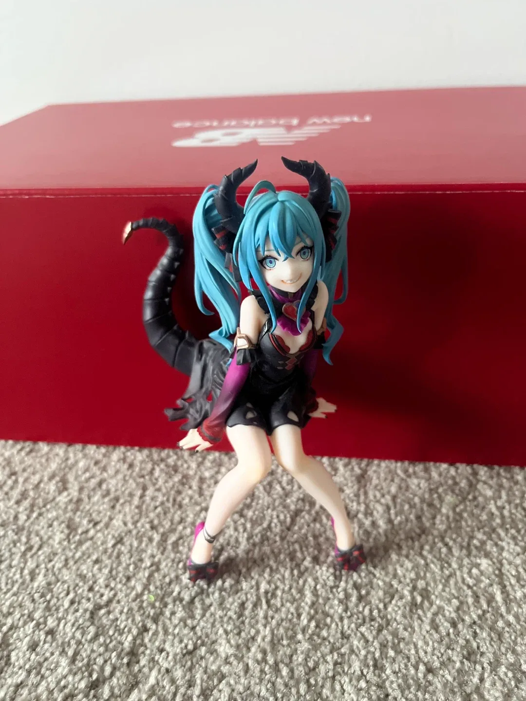 Anime Figurine - Hatsune Miku image indicator(2)