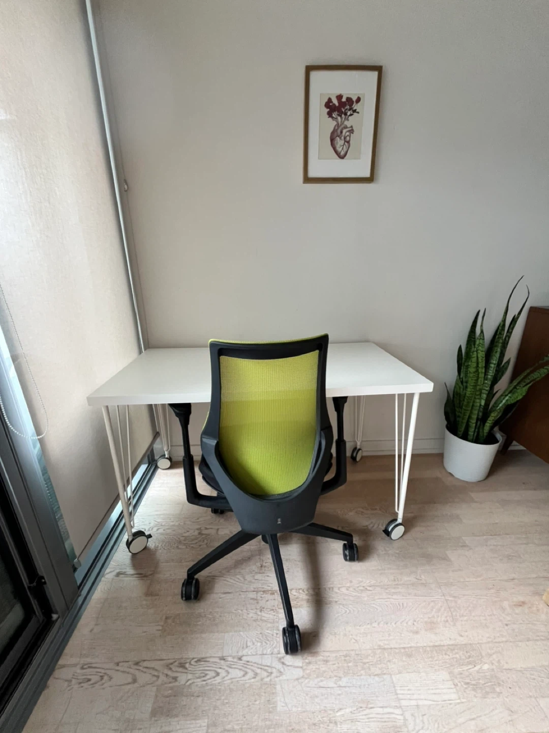 White Desk with Wheels & office chair