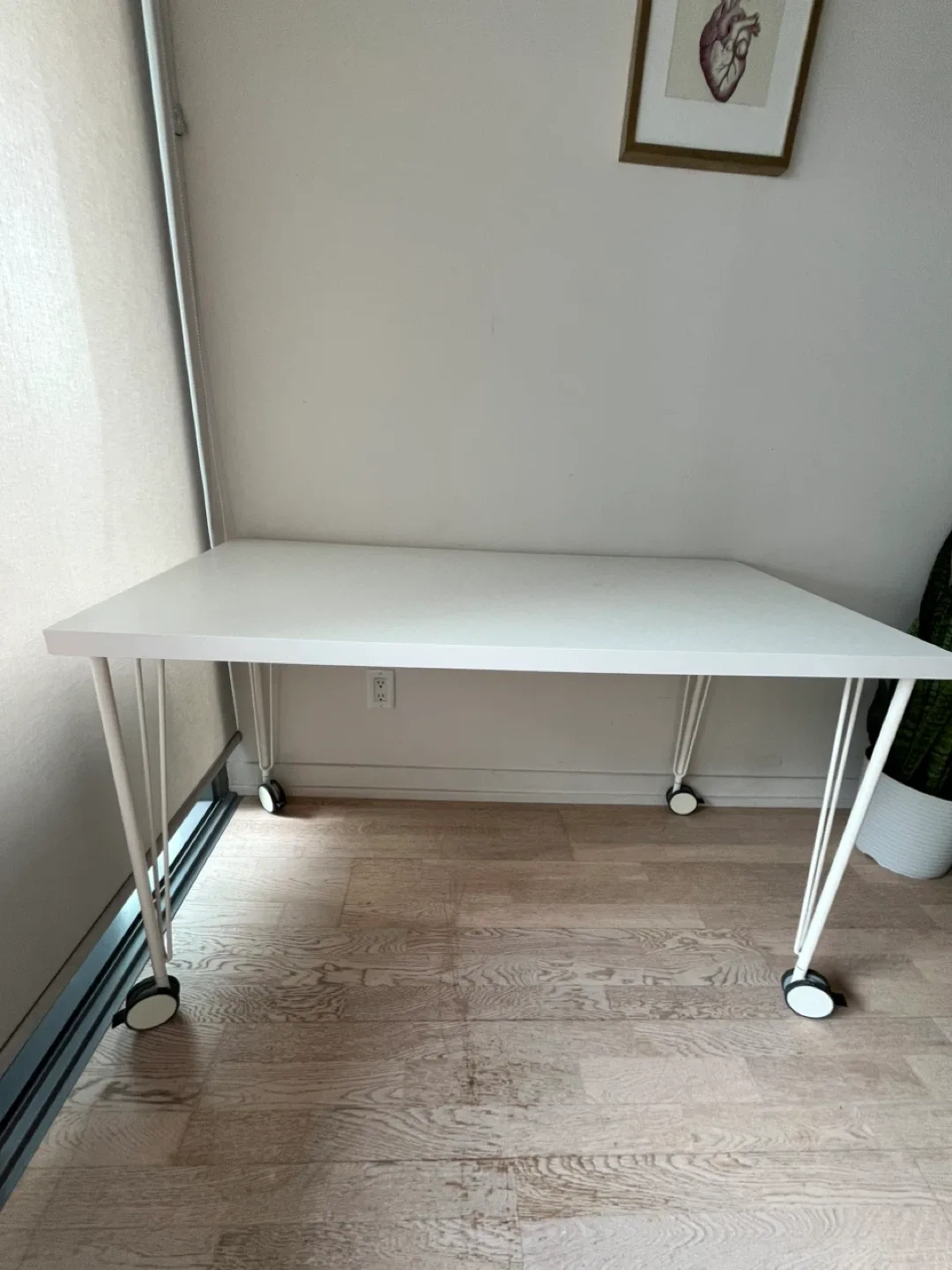 White Desk with Wheels & office chair image indicator(2)