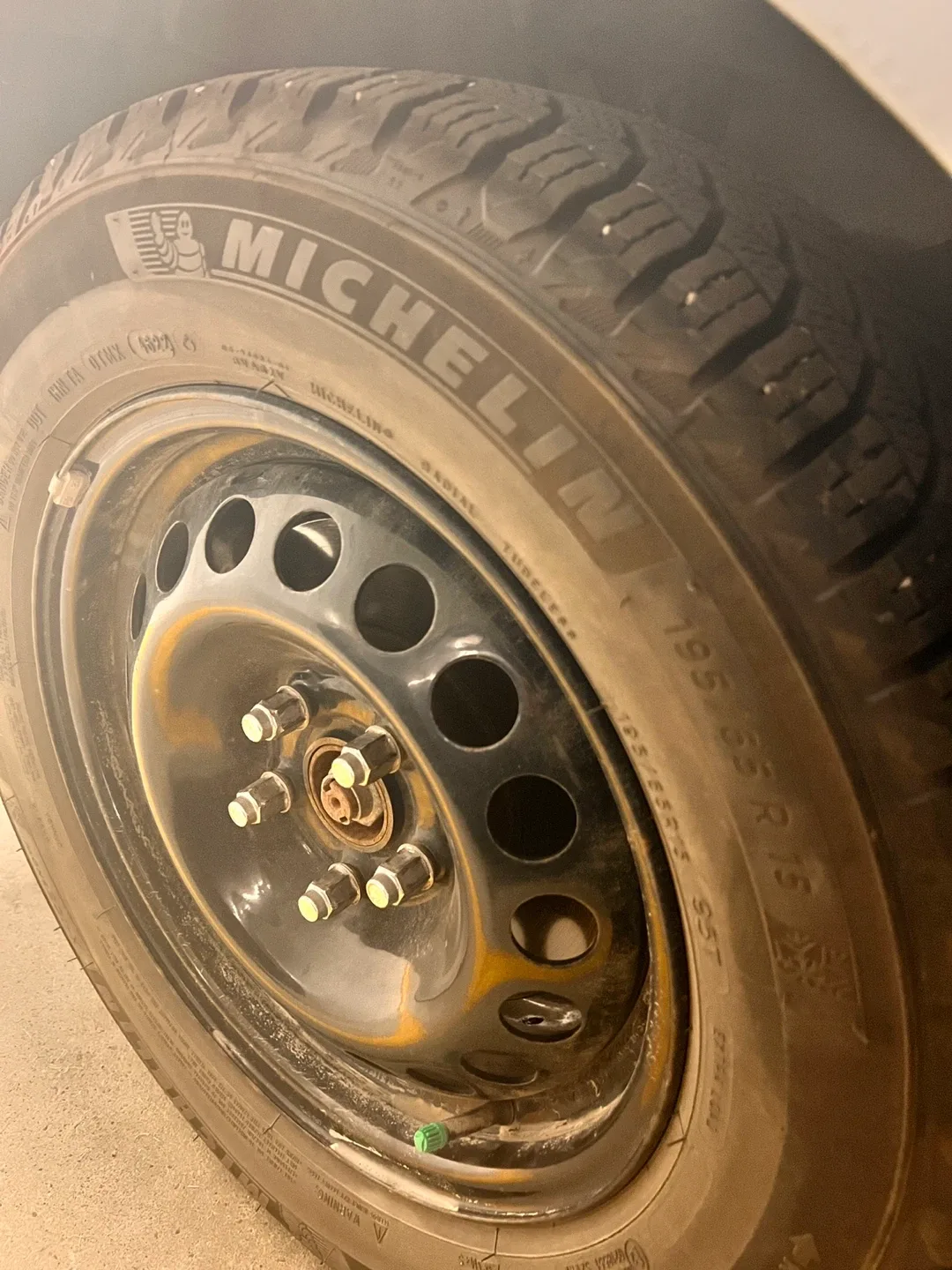 Michelin X-Ice Snow Tire 195/65R15 image indicator(4)