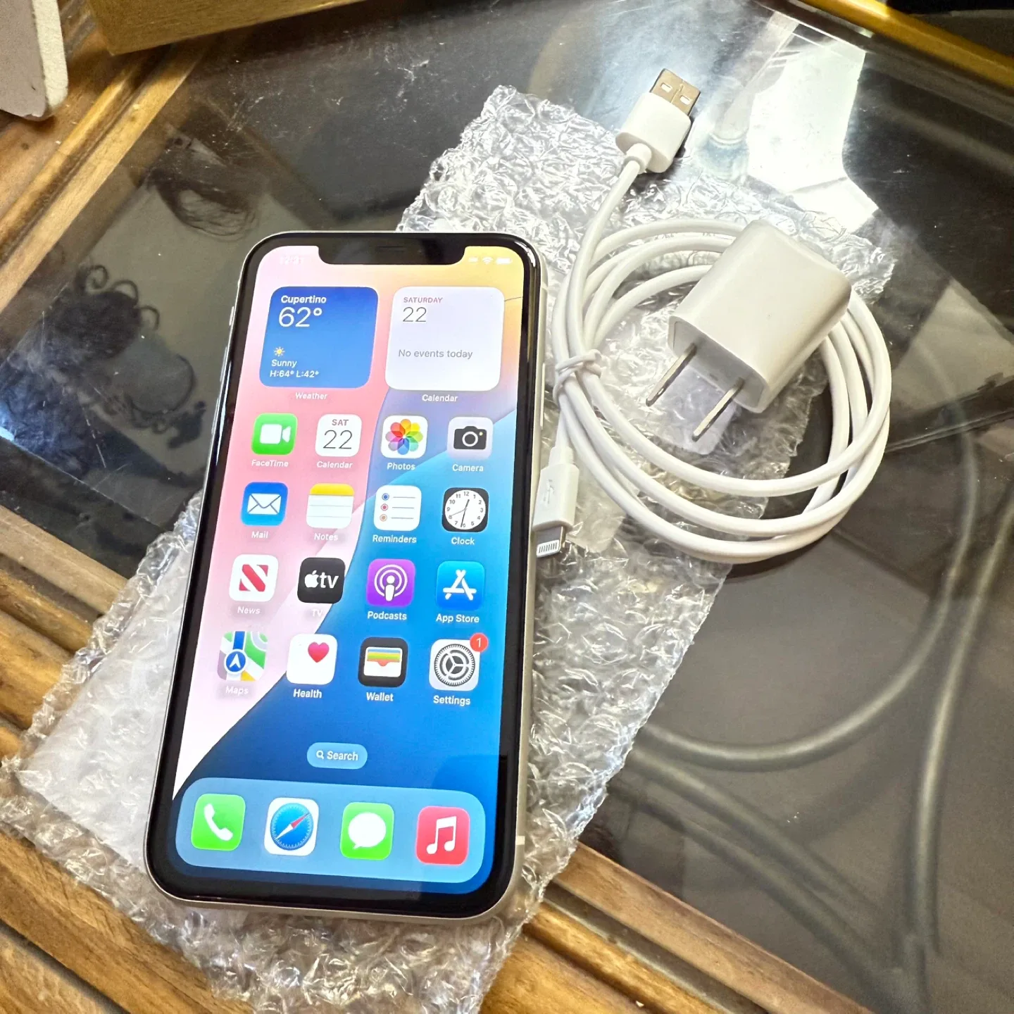 Apple iPhone 11 64GB unlocked for any company White w/ Charger image indicator(5)