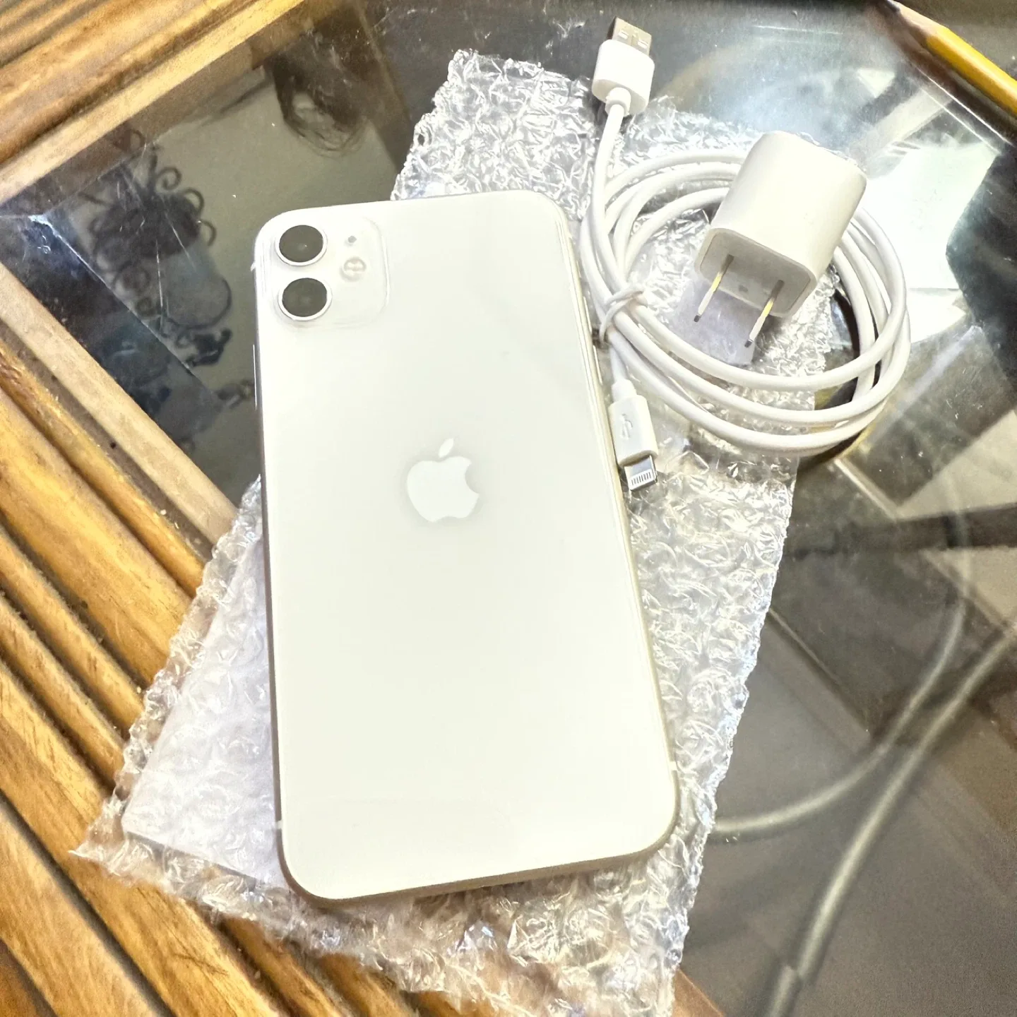 Apple iPhone 11 64GB unlocked for any company White w/ Charger image indicator(4)